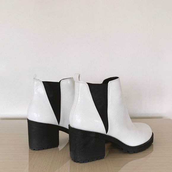 WHITE PATENT LEATHER ANKLE BOOTS - SIZE 9 - DIRTY LAUNDRY - Picture 6 of 10